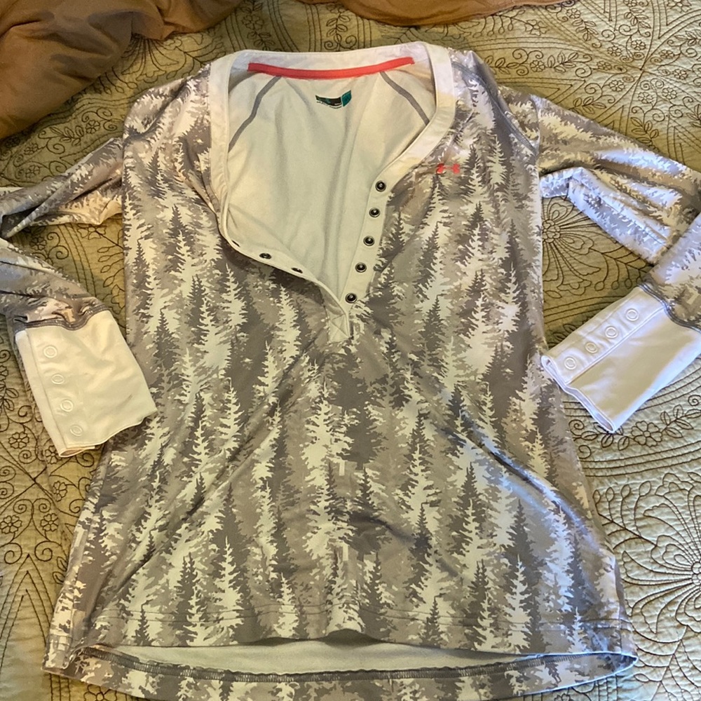 Under Armour size Medium white/gray half button long sleeve